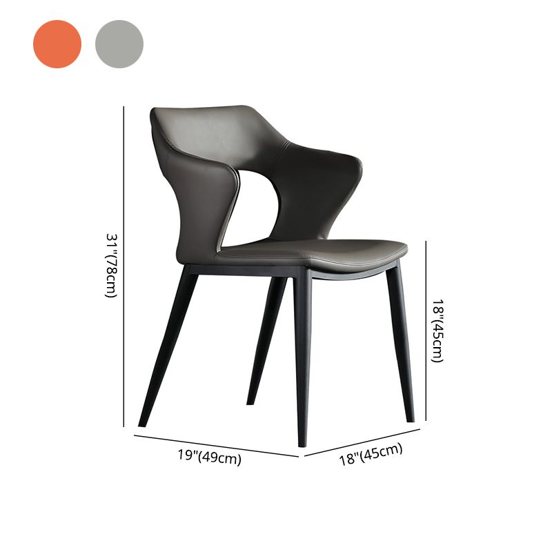 Silla de comedor contemporánea de cuero con respaldo abierto y patas negras