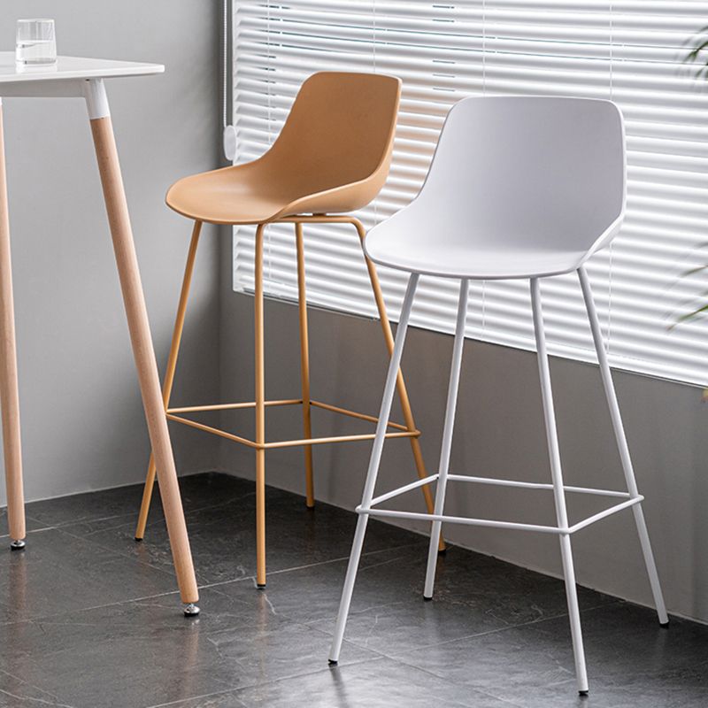 Contemporary Macaroon Counter Stools Armless Plastic Indoor Bar Stool with Iron Base