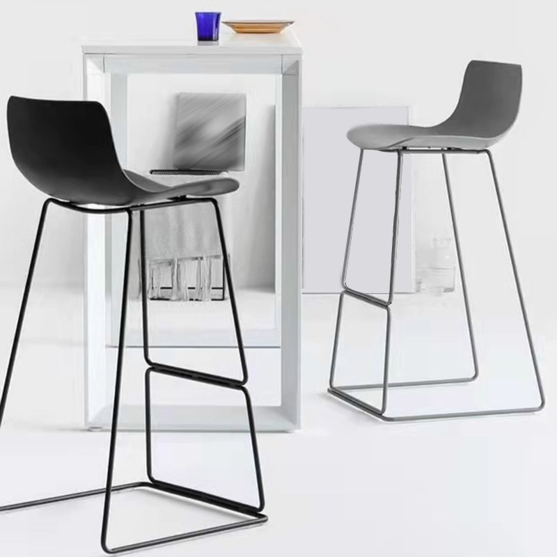 Scandinavian Low Back Counter Stool Plastic Armless Counter Chair