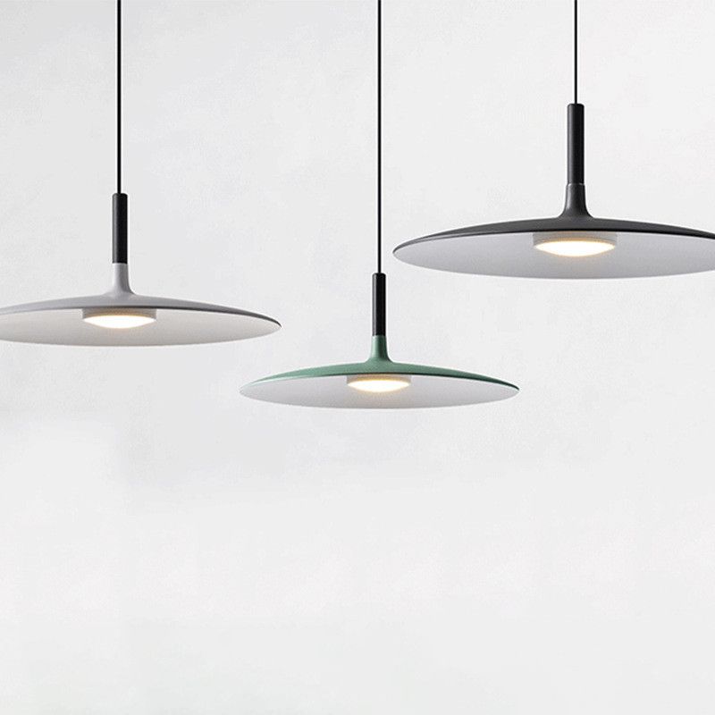 Style de concepteur petit pendentif luminaire en métal.