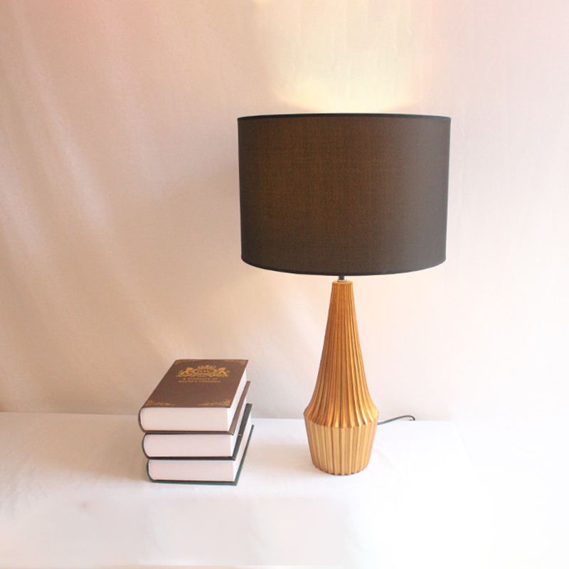 En résine striée en forme de larme en forme de nuit Lumière de nuit contemporaine 1 lampe de table de bulbe avec nuance de tissu rond noir / blanc