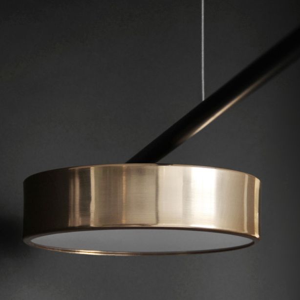 Lampada di sospensione di sputnik postmoderna Acrilico lampadario del soggiorno a 6 luci con tonalità acrilica rotonda in oro