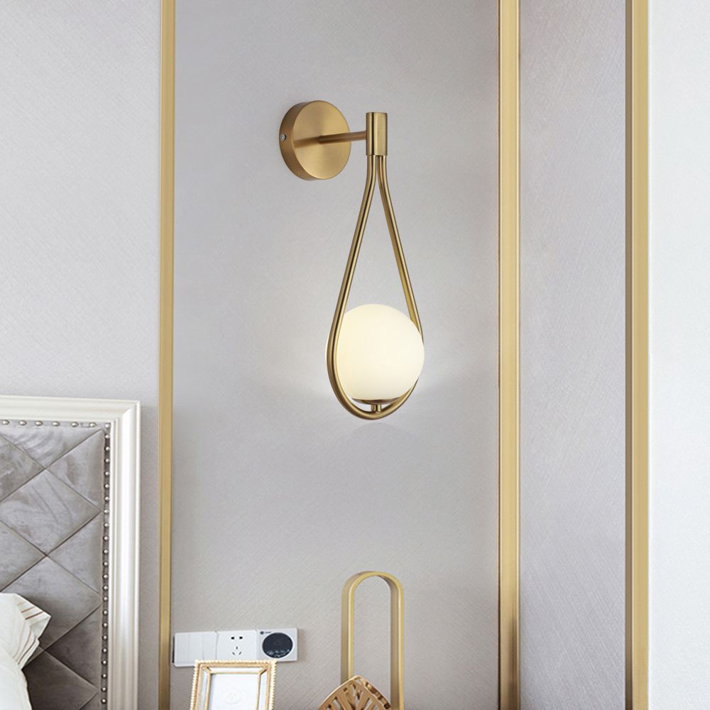 Lampe murale du globe moderne Verre blanche 1 lumière lumineuse légère pour la chambre corride