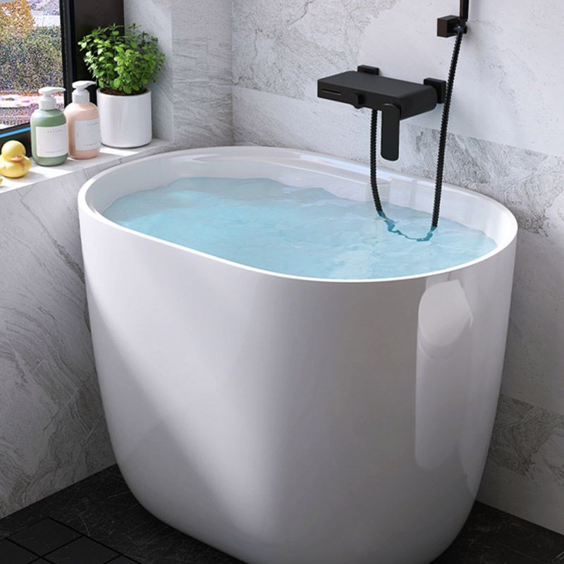 Modern Style Freestanding Bath Tub Oval Acrylic Soaking Bathtub in White