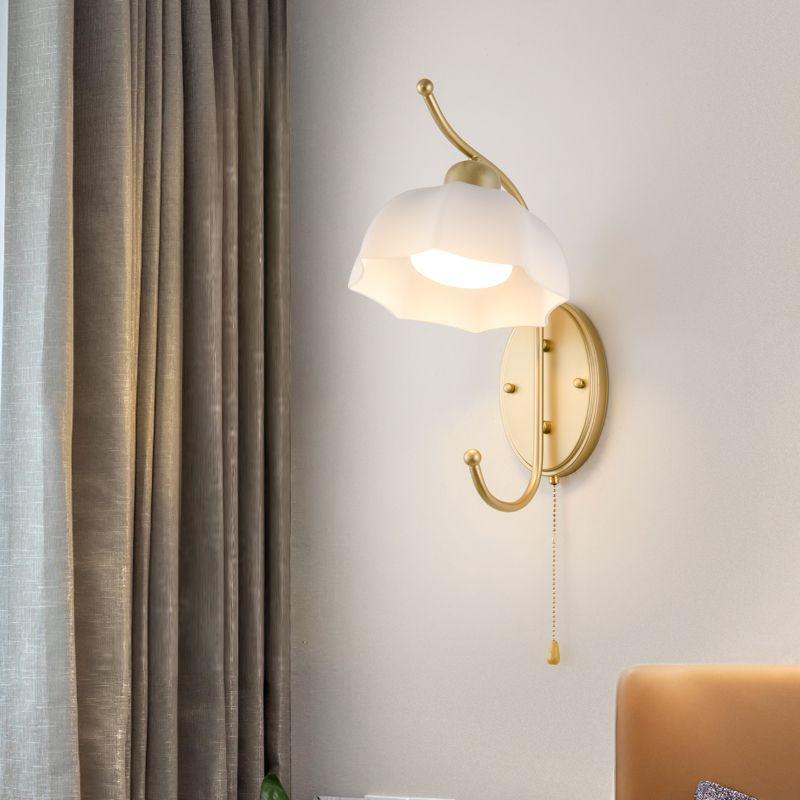 Metal Modern Wall Sconce Flower Shape Wall Light with Glass Shade for Bedroom in Gold
