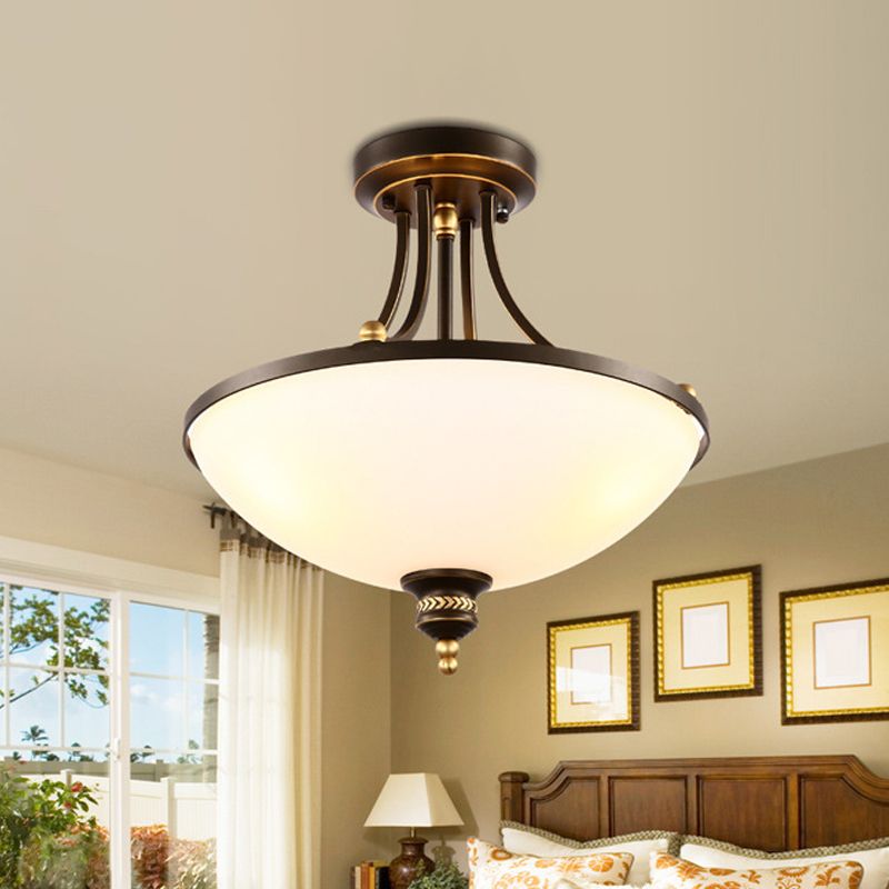 Lampe de plafond de dôme moderne 3 lumières Opal Glass Semi Flush Mount Lightture en noir pour chambre à coucher