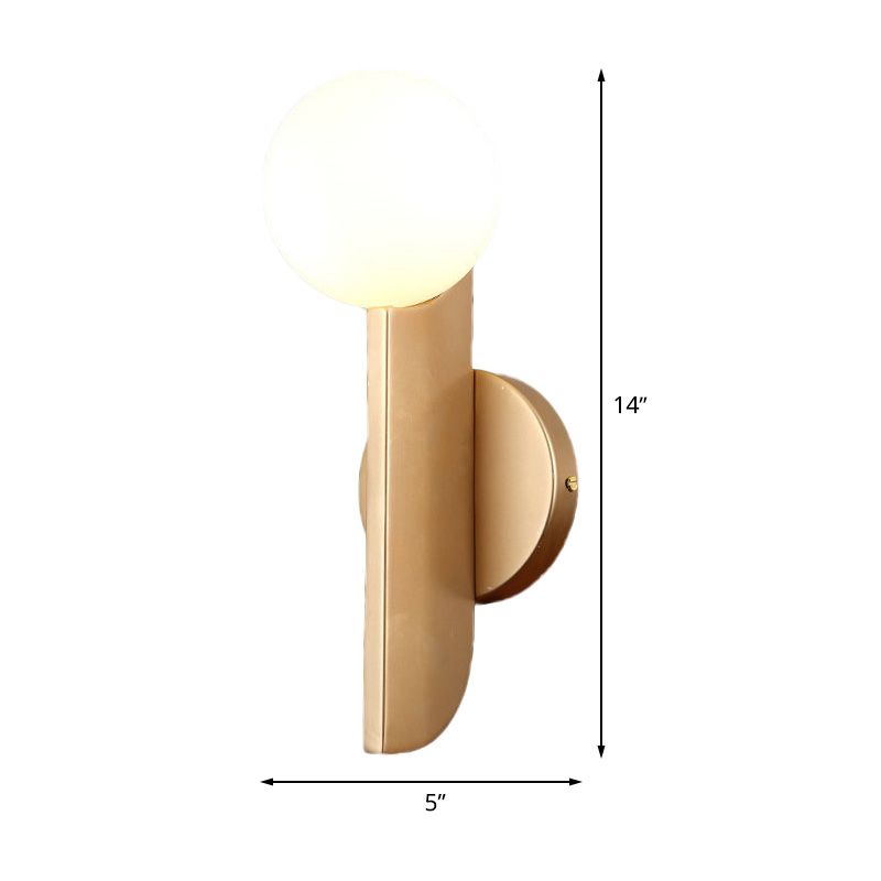 1 luce moderna per finitura in oro moderna a parete d'angolo leggero con sfera di vetro lattiginoso