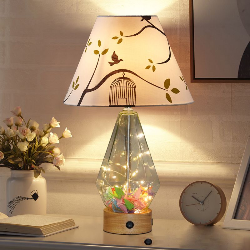 Helder glas urn/diamant nachtlamp eigentijds 1-bulb slaapkamer tafellicht met kegel afdrukkende stof schaduw