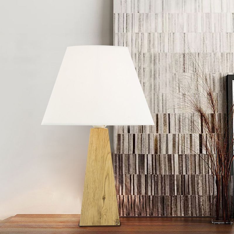 Taupe/lámpara de mesa de pagoda blanca minimalista 1 cabezal de tela nocturna luz con pedestal de madera piramidal