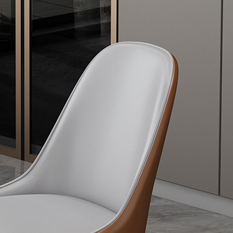 Silla auxiliar de comedor con respaldo sólido y brazo escandinavo Silla auxiliar de comedor de cuero
