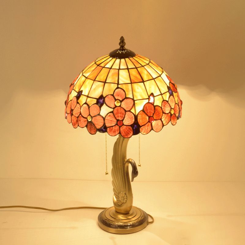 Lampe de nuit en verre de grille rose à bord fleur Tiffany Tiffany 2-Light Gold Pull Chain Table Lighting avec Swan Base