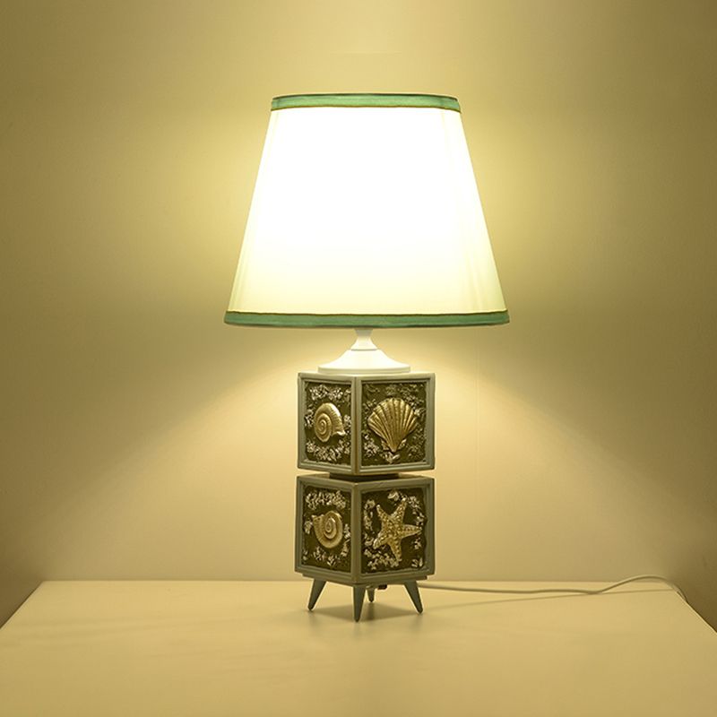 Lampada da comodino Conch Cubic per camera da letto Lampada da lavoro moderna in resina a 1 luce con paralume in azzurro/azzurro