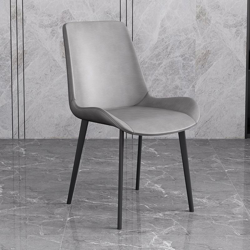Chaise d'appoint de restaurant scandinave en cuir, chaise de salle à manger Parsons avec pieds en métal