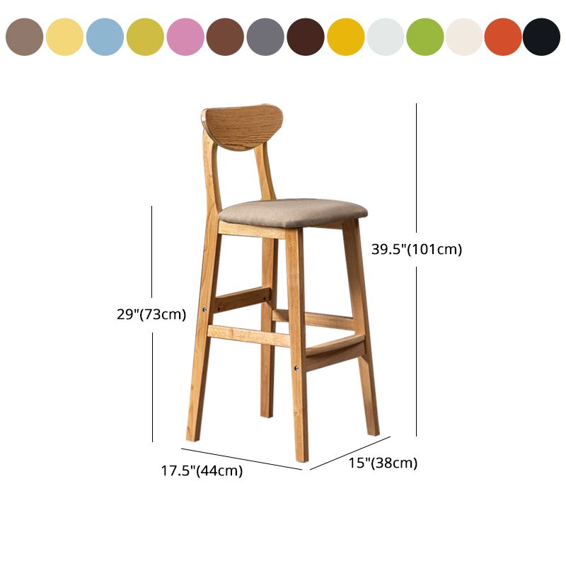Barkruk van Scandinavisch hout met lage rugleuning, hoge binnenkruk met vierkante bekleding