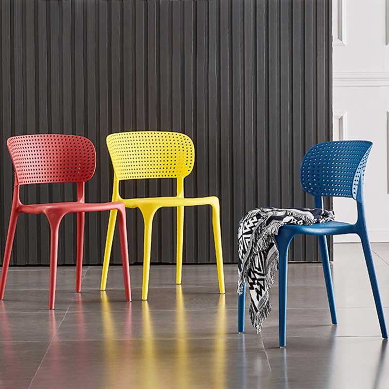 Chaise latéral en plastique de style glamour