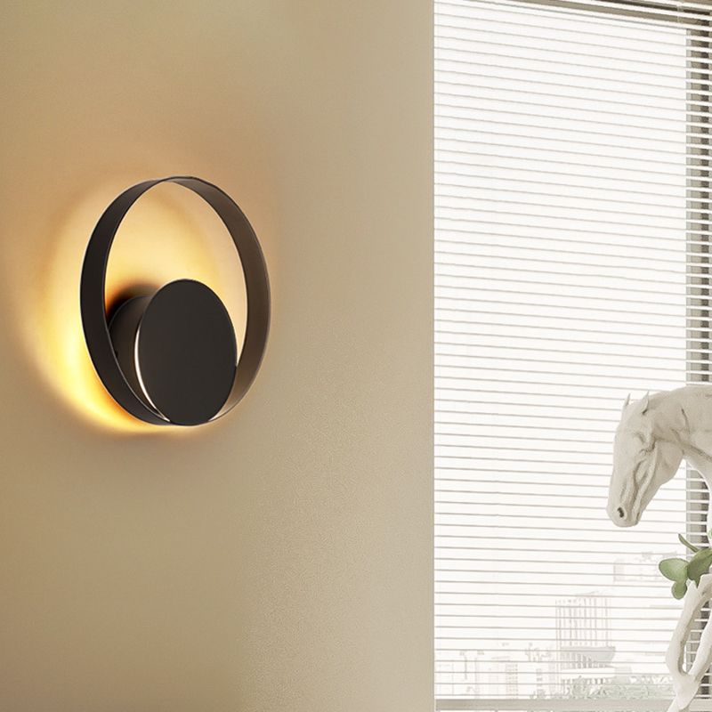 Round Shape Wall Lamp Modern Style Metal 1 Light Sconce in White and Black