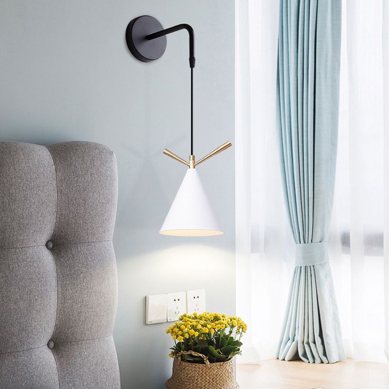Lampe à paroi nordique moderne cône en fer forgé de clause de mur suspendu pour les espaces intérieurs
