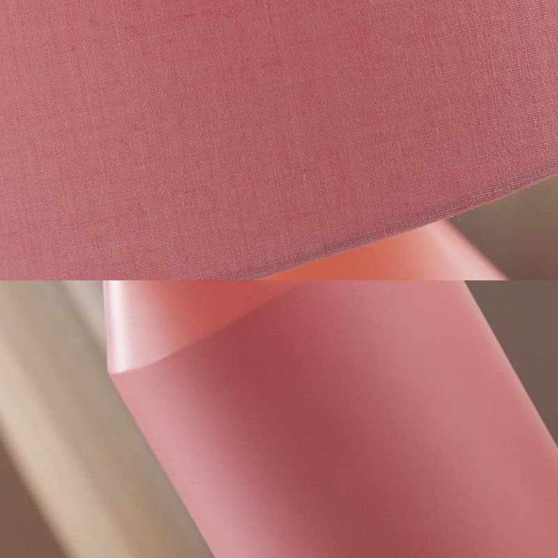 Moderne makkaronfarbene Schreibtisch Leuchtstift 1 Kopfstofftischlampe mit sich verjüngter Schatten für das Restaurant