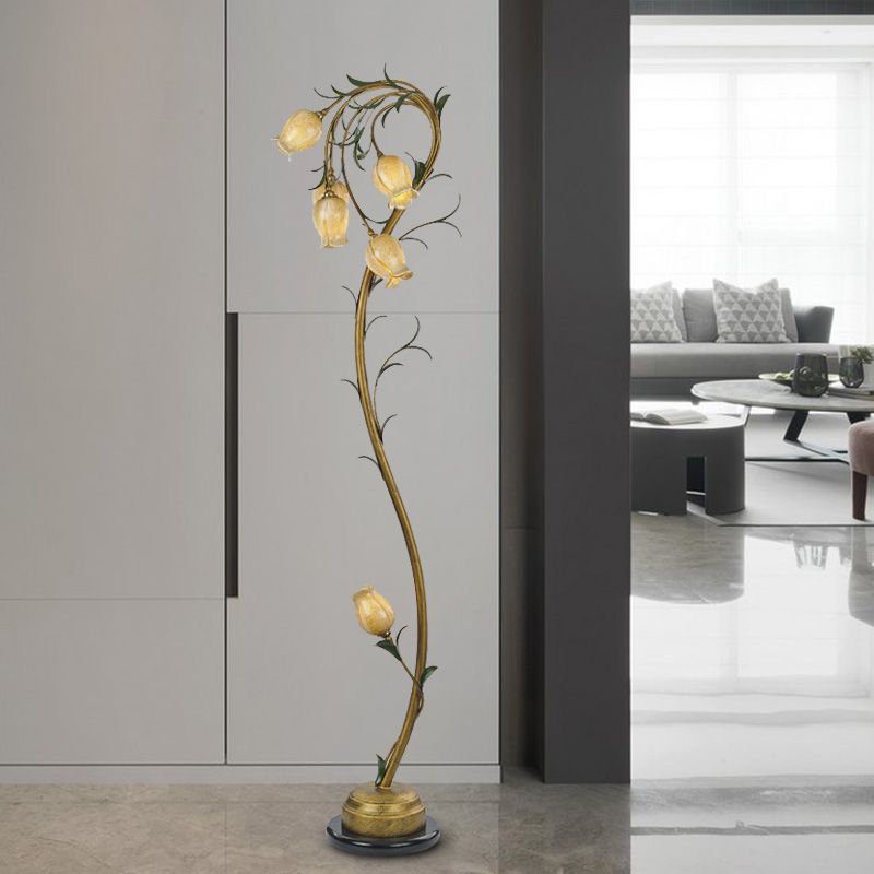 6 luces lámpara de vidrio beige lámpara de piso de dormitorio floral rural luz de pie en latón para dormitorio