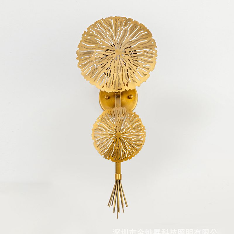 Luz de pared de forma de loto dorado en la lámpara de pared de hierro electroplacado de estilo creativo moderno para espacios interiores