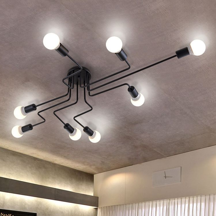 Luce di ferro industriale semi -ruscini di pistola nera vicino alla luce del soffitto