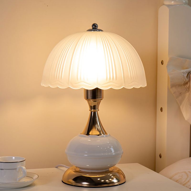 Minimalistische Kuppel Schattentischlampe Gefriertes weißes Glas 1 Kopf Wohnzimmer Nachtlicht