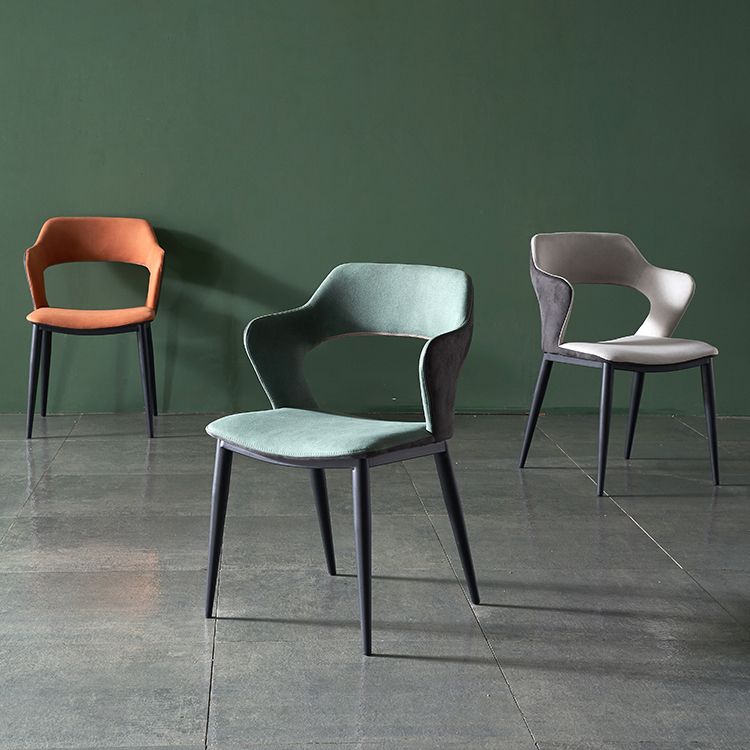 Chaise de salle à manger contemporaine de finition mate de dos ouvert de chaise de bras de restaurant de tissu