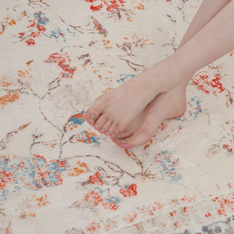 Whitewashed Victoria Area Rug Floral Print Carpet Polypropylene Easy Care Rug for Home Decoration