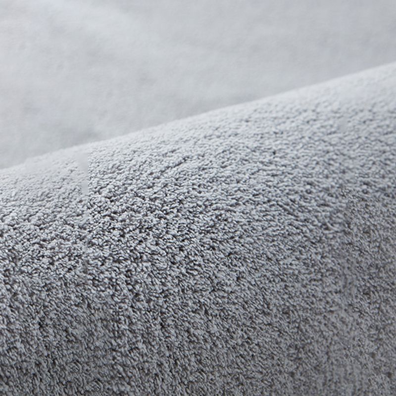 Grauer Teppich in reiner Farbe, Polyester-Teppich, rutschfester Teppich für die Inneneinrichtung