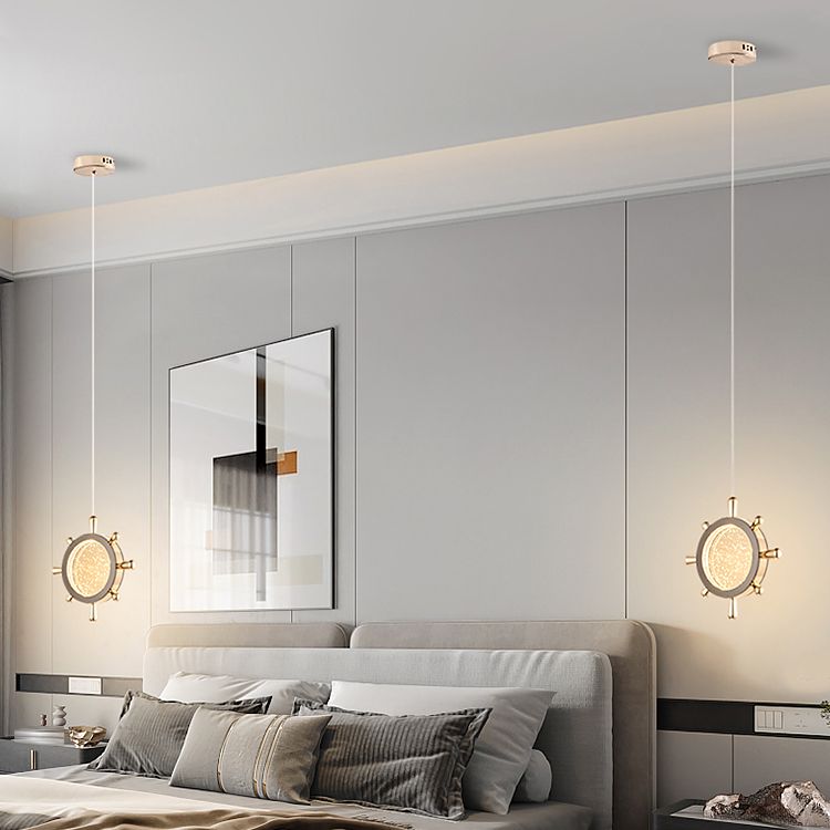 Pendentif contemporain en or