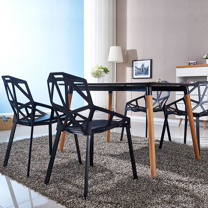 El comedor contemporáneo plástico preside la cocina que cena la silla lateral del brazo