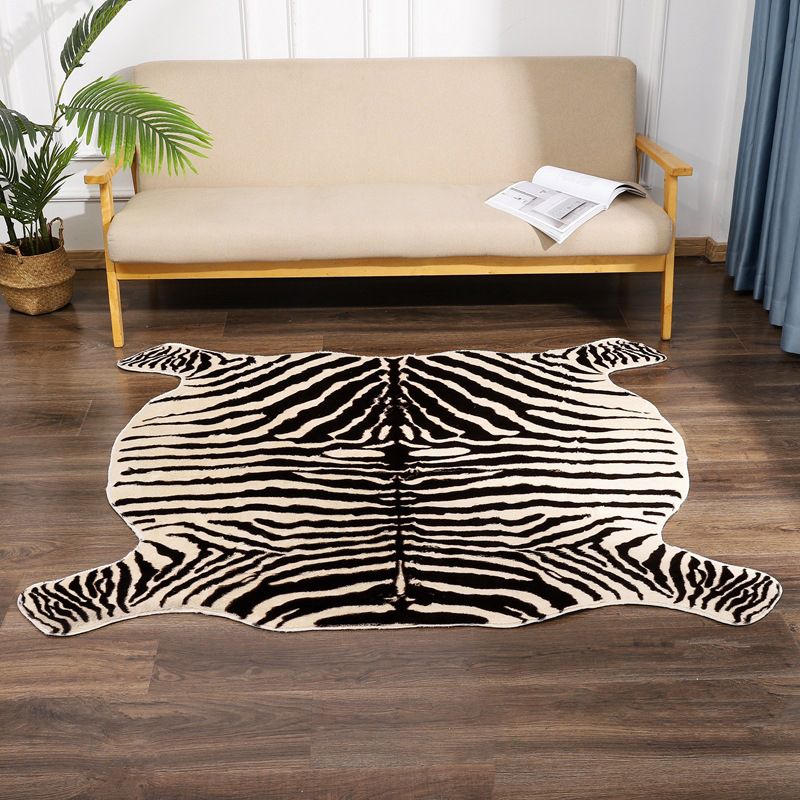 Forme irrégulière Tapis imprimé zébré Rapis moderniste noir Polyester Lavable Anti-slip Backing Pet Friendly Tap pour chambre
