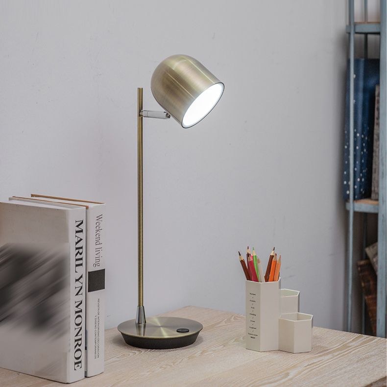 Lampe de table de nuit en métal en forme