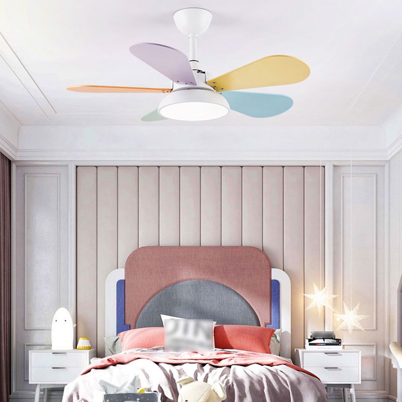 Kids Creative LED Fan Pendant Light Iron Fan Chandelier with Colorful Wooden Lamina