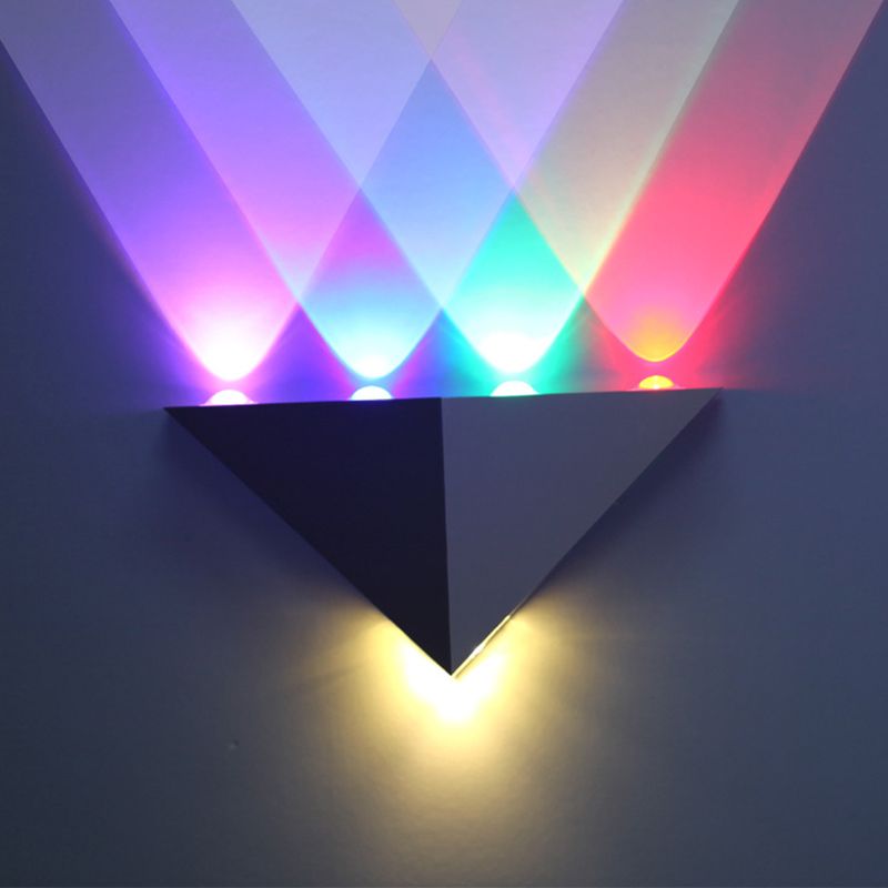 Minimalisme Piramide Wall Lamp Kit Metaal Party RGB LED Wall gemonteerd licht in zwart en zilver