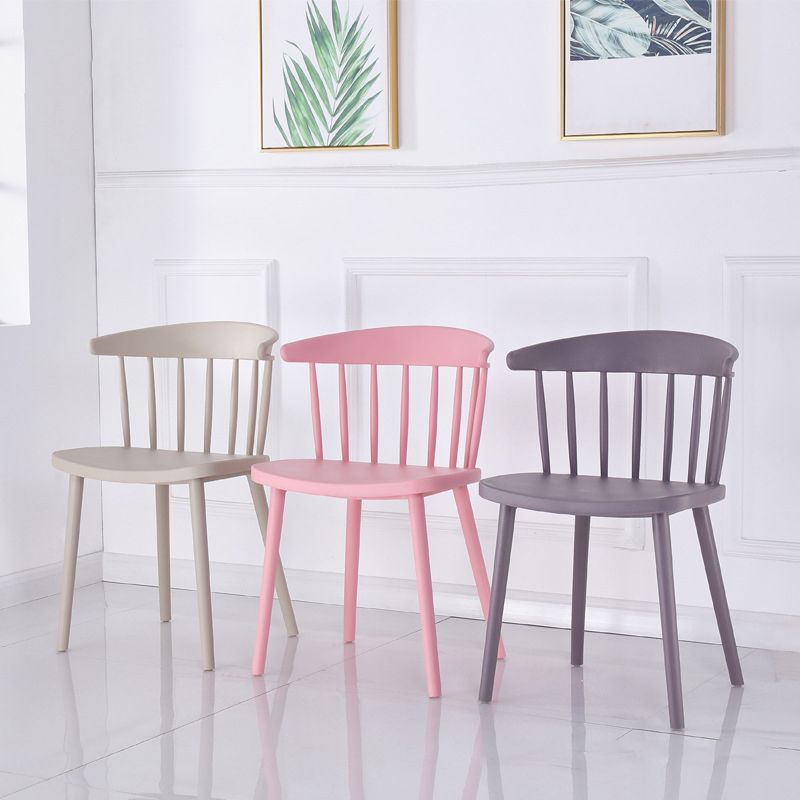 Accueil Chaise d'appoint contemporaine Ensemble de chaises de salle à manger en plastique à dossier Windsor