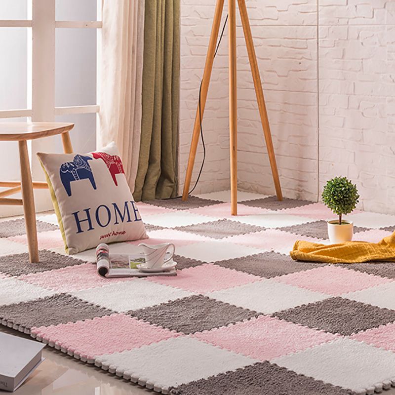 Indoor Carpet Tiles Color Block Interlocking Stain Resistant Carpet Tiles