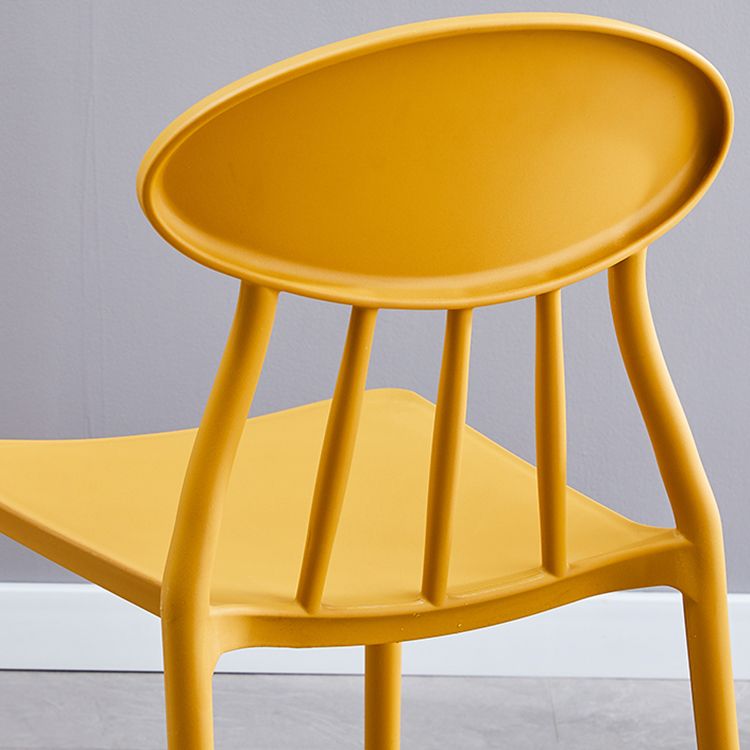 Moderne keuken plastic eetkamerstoelen open rug aan zijkant armloze stoelen