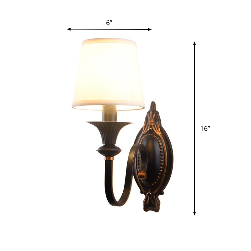 1 Funzione di illuminazione da parete con il cono leggero Countryside Black Fabric Sconce Light con braccio sinuoso