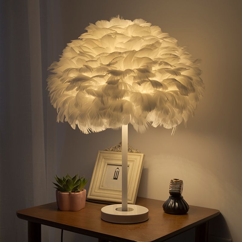 Lampada da tavolo Feather Flower Blossom Lampada da notte contemporanea a lampadina singola per camera da letto