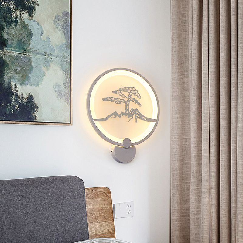 Unique Shape Metal Wall Light Modern Style 1-Light Wall Mounted Light Fixture in White