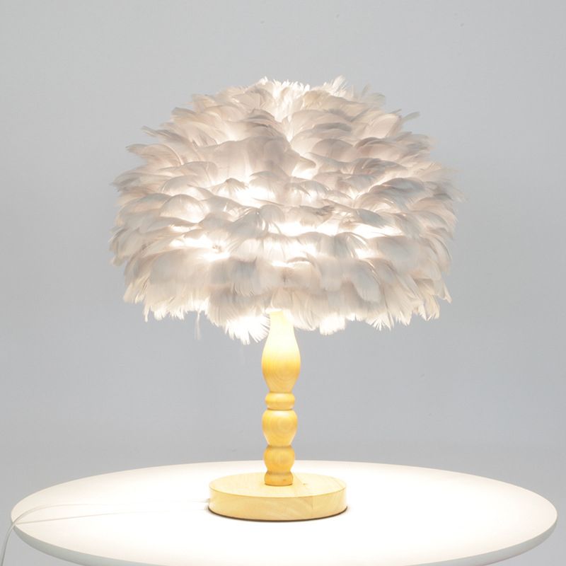 Luce tavolo da balauster in legno semplicità 1 lampadina notturna con tonalità di piuma a cupola in grigio/bianco