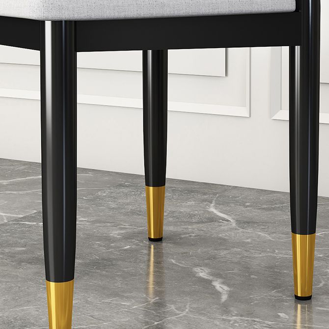 Silla lateral de comedor de estilo contemporáneo de metal con respaldo abierto interior que cena la silla lateral