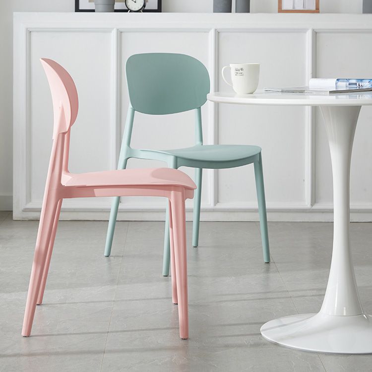 Chaise de salle à manger sans accoudoirs à dossier ouvert Chaises d'appoint empilables en plastique (Ensemble de 4)