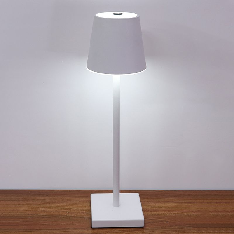 Lampe de table contemporaine 1 lumière à LED à LED de table de table en métal pour salle à manger