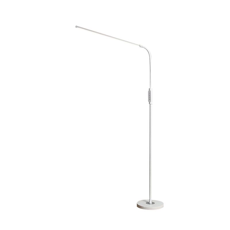 Verstelbare metalen lineaire staande lamp Modernistische zwart/witte LED -vloer Leeslicht met schakelaar