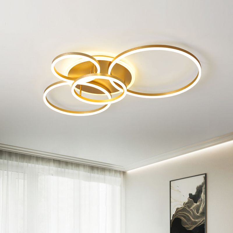 Lámpara de techo modernista de montaje empotrado LED de 2/3/5 cabezales con aro dorado y pantalla acrílica, luz blanca cálida