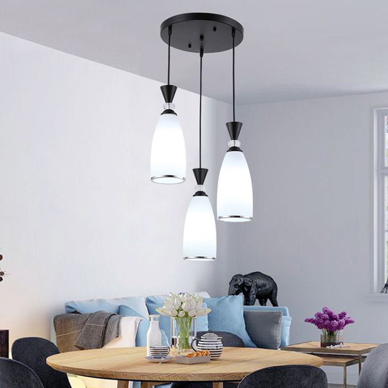 Salle à manger suspendue pendante de style moderne avec une teinte en verre blanc