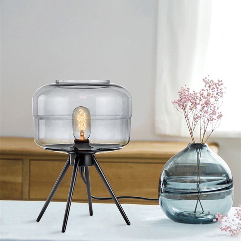Postmoderne UFO-förmige Glas Tischlampe Single-Bulb-Nachttischlicht mit Quadpod