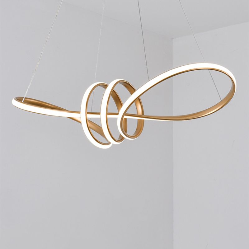 Minimalistischer Knoten geformtes Lampe Acrylrestaurant LED linearer Kronleuchter in Gold